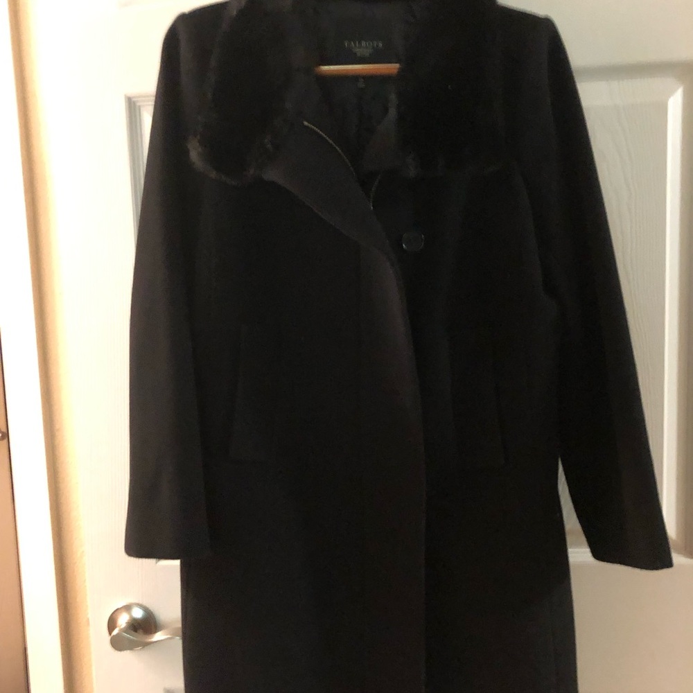 Talbots Black dress coat . Fur collar  

for Women